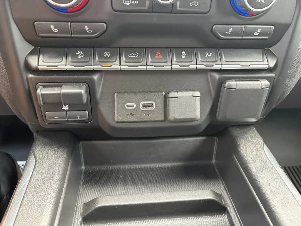 Chevrolet Silverado photo 21