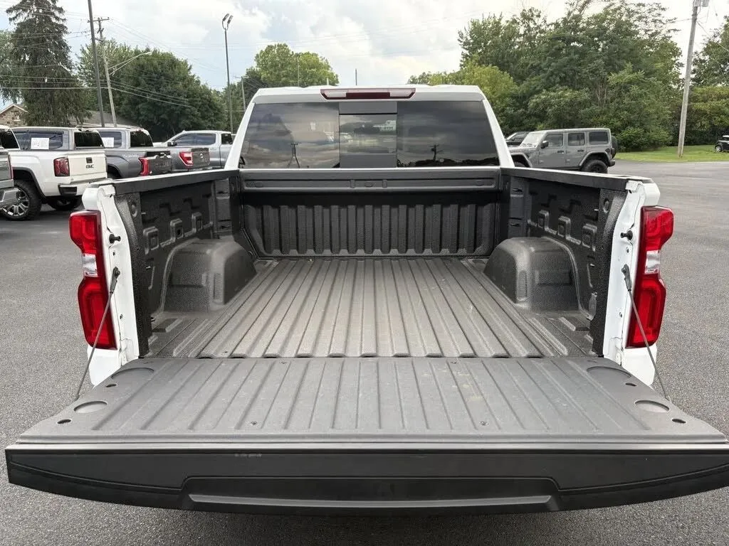 Chevrolet Silverado photo 9