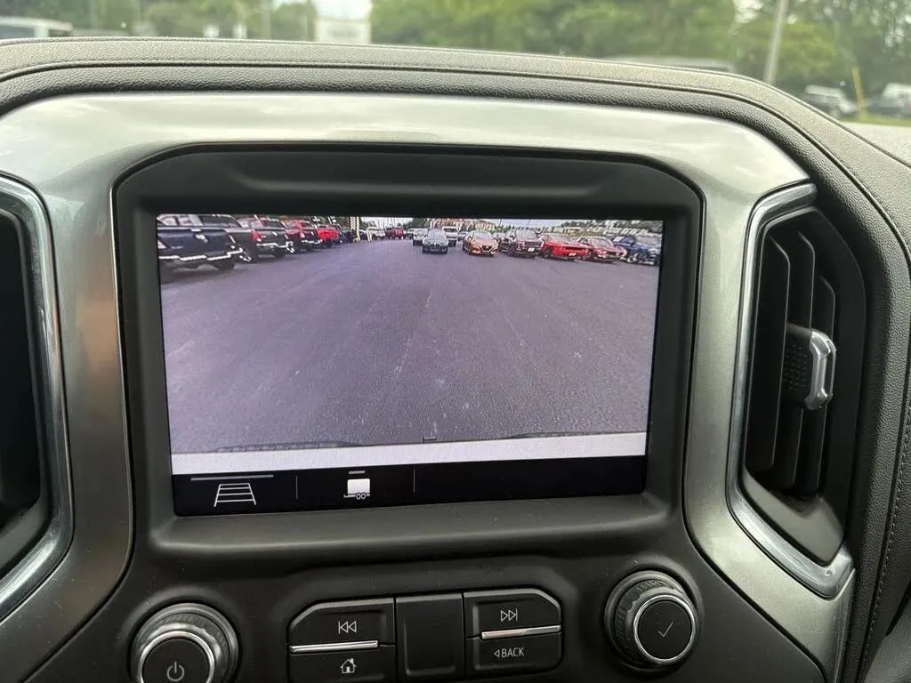 Chevrolet Silverado photo 19