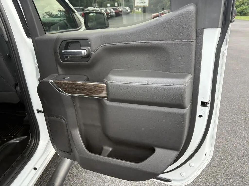 Chevrolet Silverado photo 32