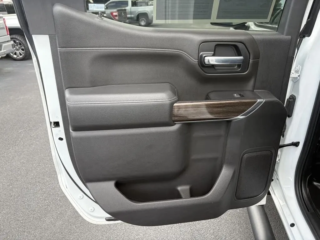 Chevrolet Silverado photo 30