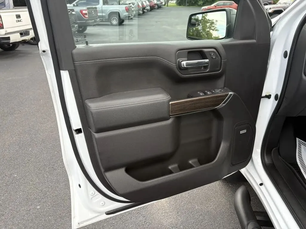 Chevrolet Silverado photo 28