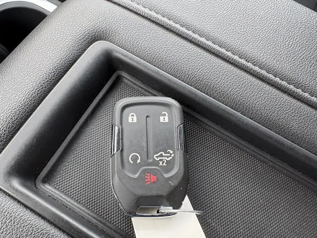 Chevrolet Silverado photo 22