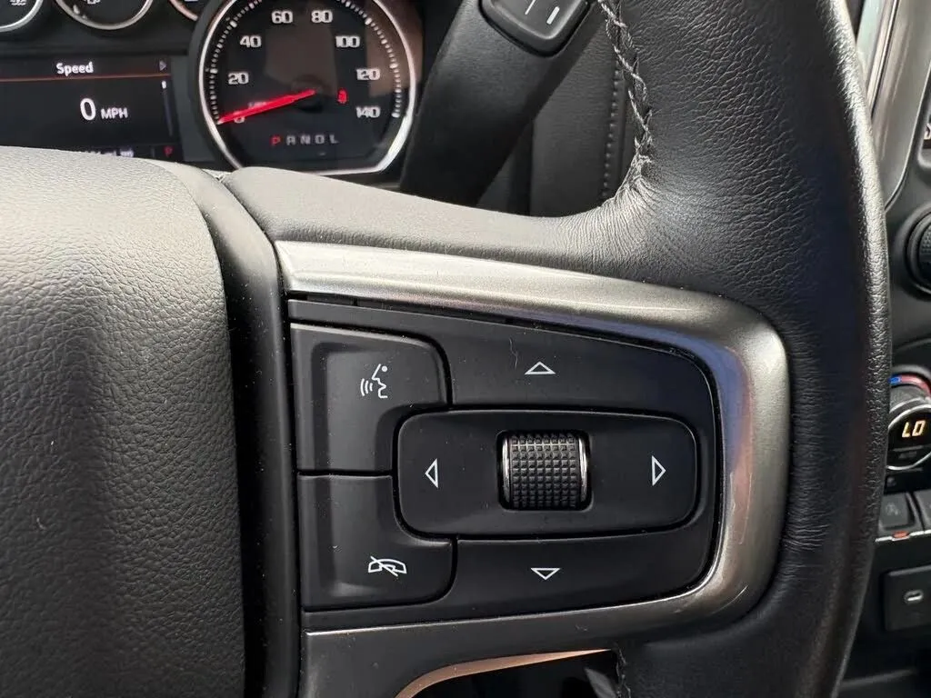 Chevrolet Silverado photo 16