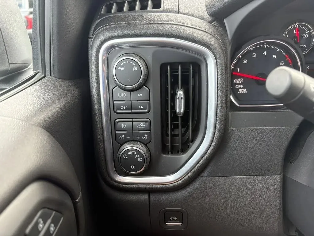Chevrolet Silverado photo 25