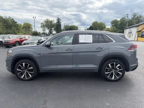 More photos of 2024 Volkswagen Atlas Cross Sport SEL Premium R-Line 4Motion at Lebanon Auto Sales, PA