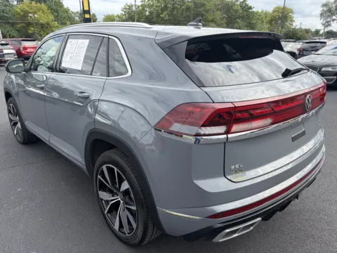 More photos of 2024 Volkswagen Atlas Cross Sport SEL Premium R-Line 4Motion at Lebanon Auto Sales, PA