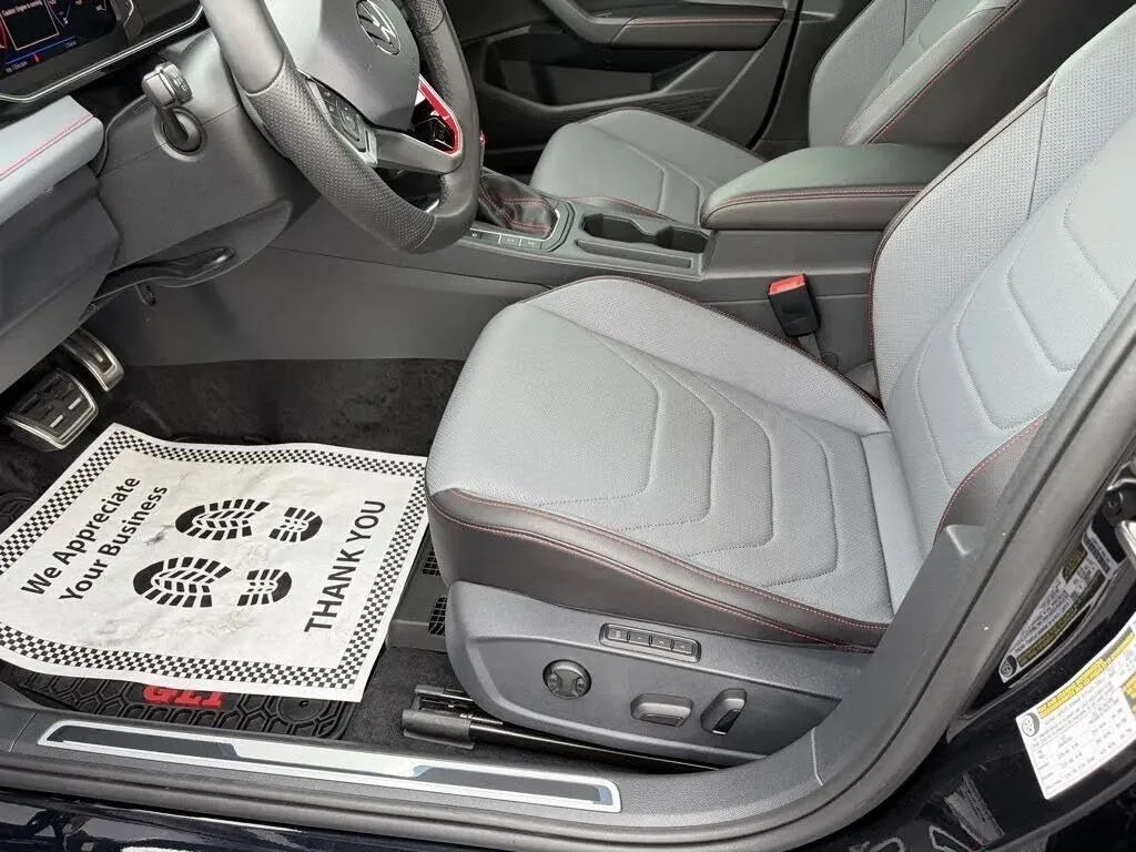 Volkswagen Jetta GLI photo 16