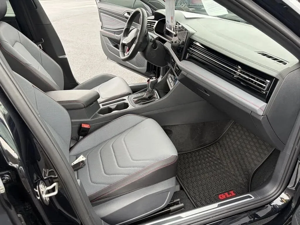 Volkswagen Jetta GLI photo 25