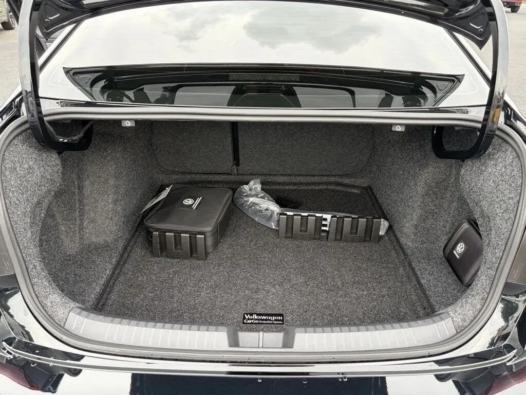 Volkswagen Jetta GLI photo 22
