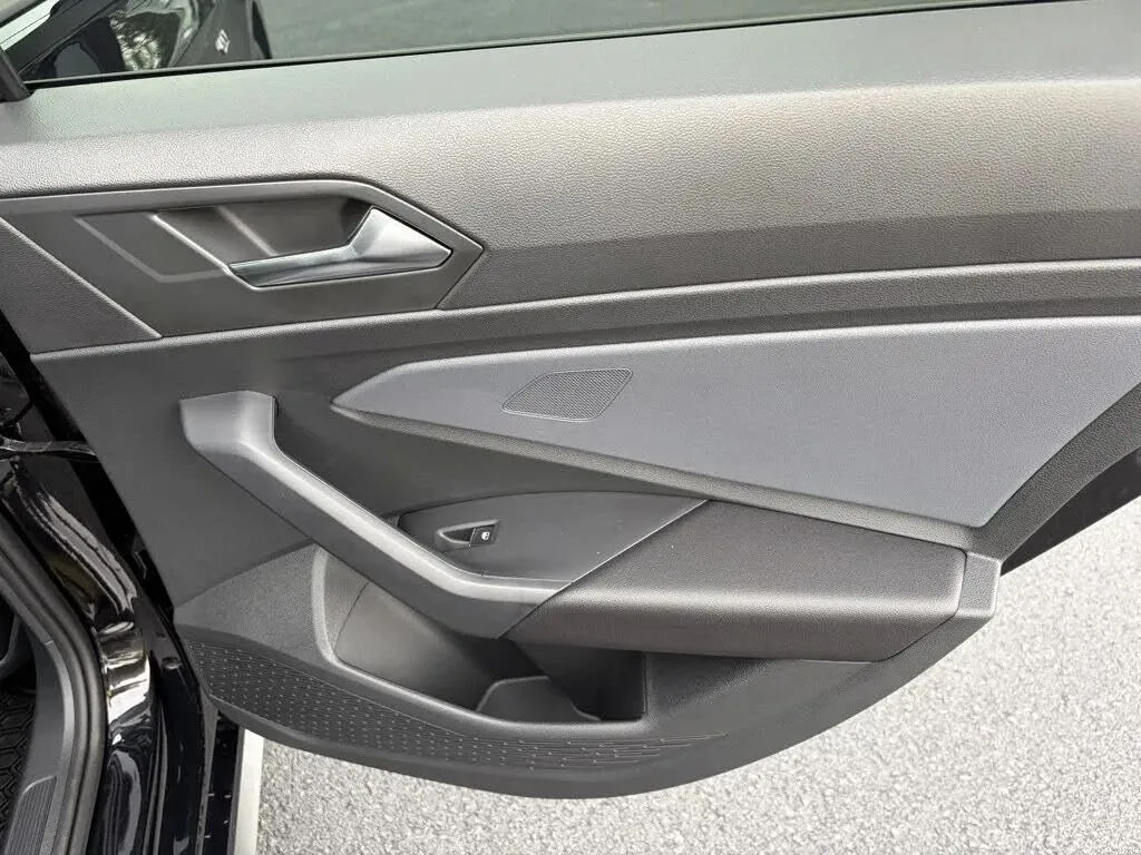 Volkswagen Jetta GLI photo 24