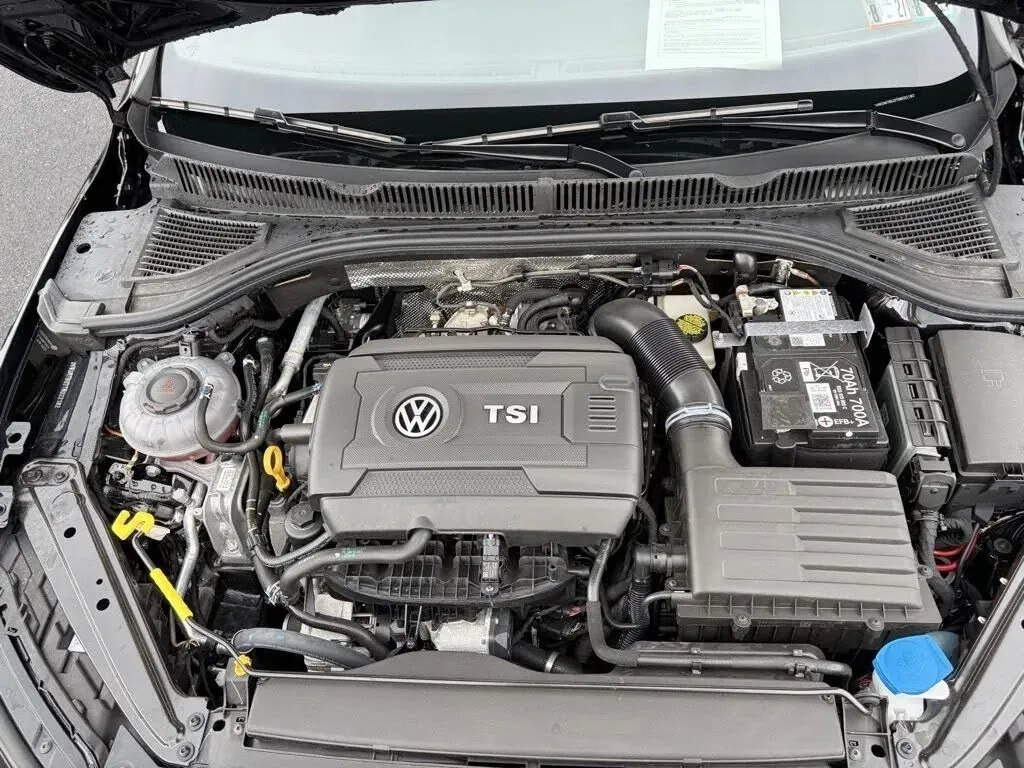 Volkswagen Jetta GLI photo 15