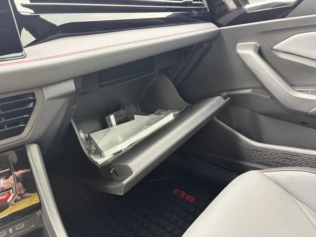 Volkswagen Jetta GLI photo 48