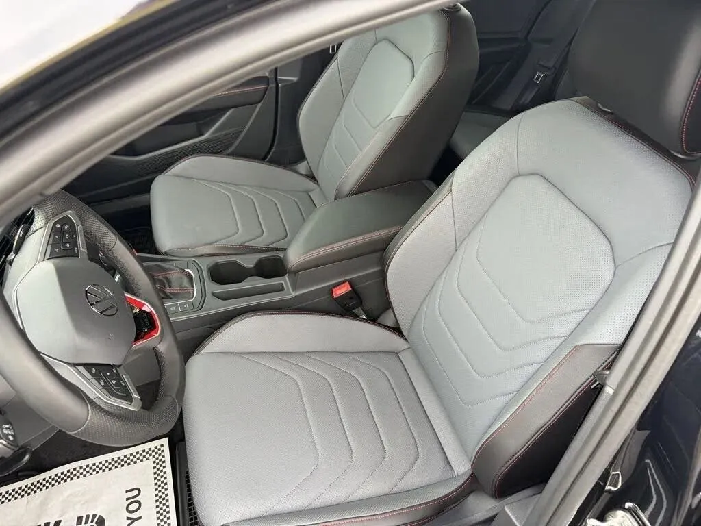 Volkswagen Jetta GLI photo 18