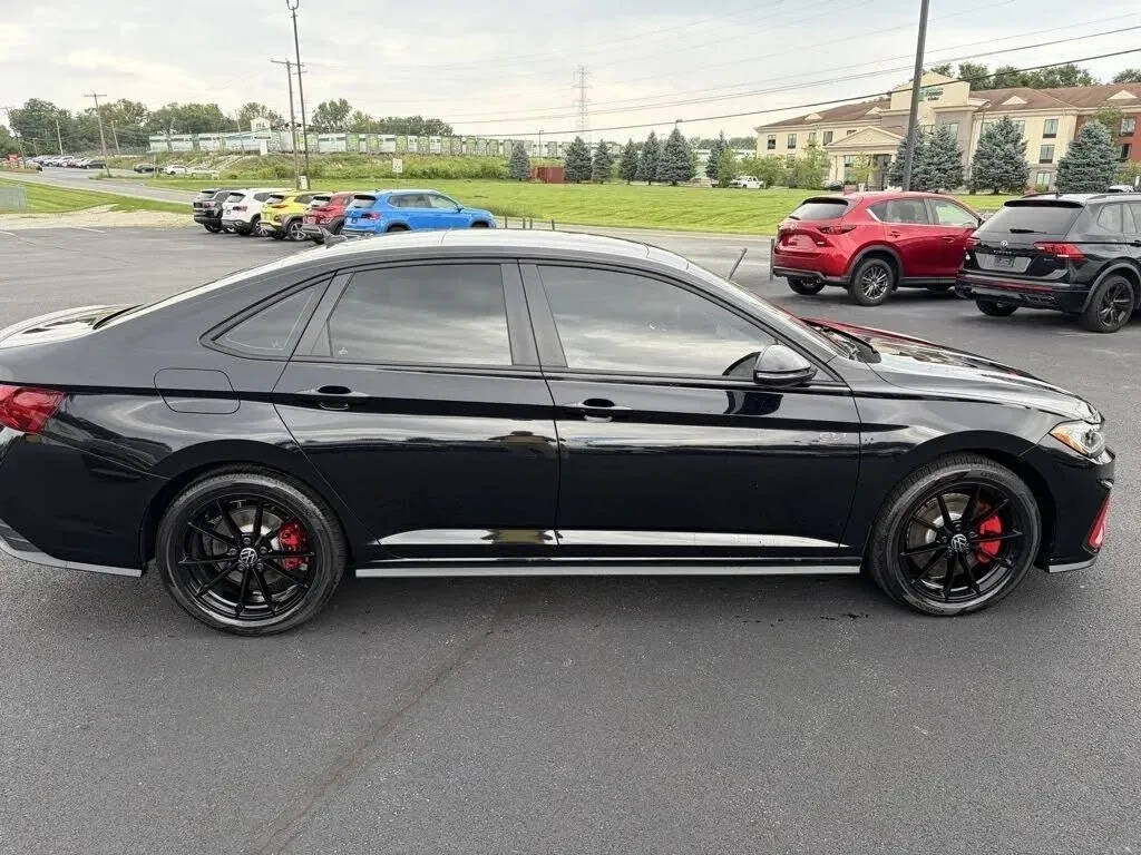 Volkswagen Jetta GLI photo 8