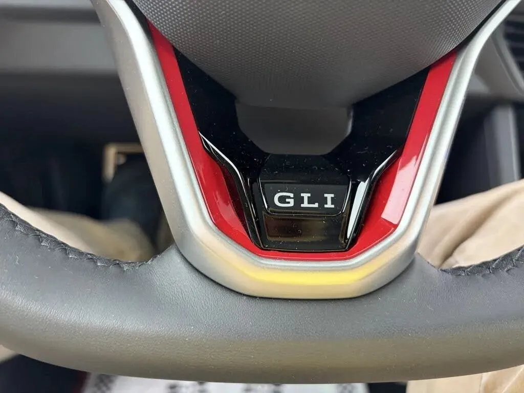 Volkswagen Jetta GLI photo 34