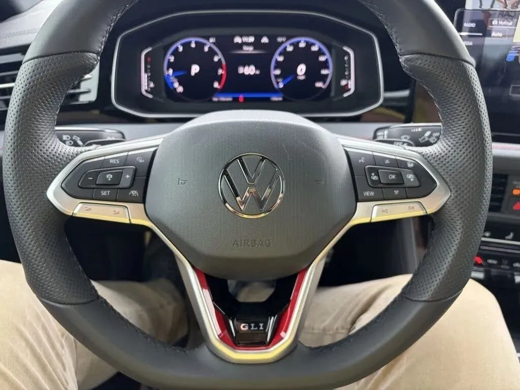 Volkswagen Jetta GLI photo 29