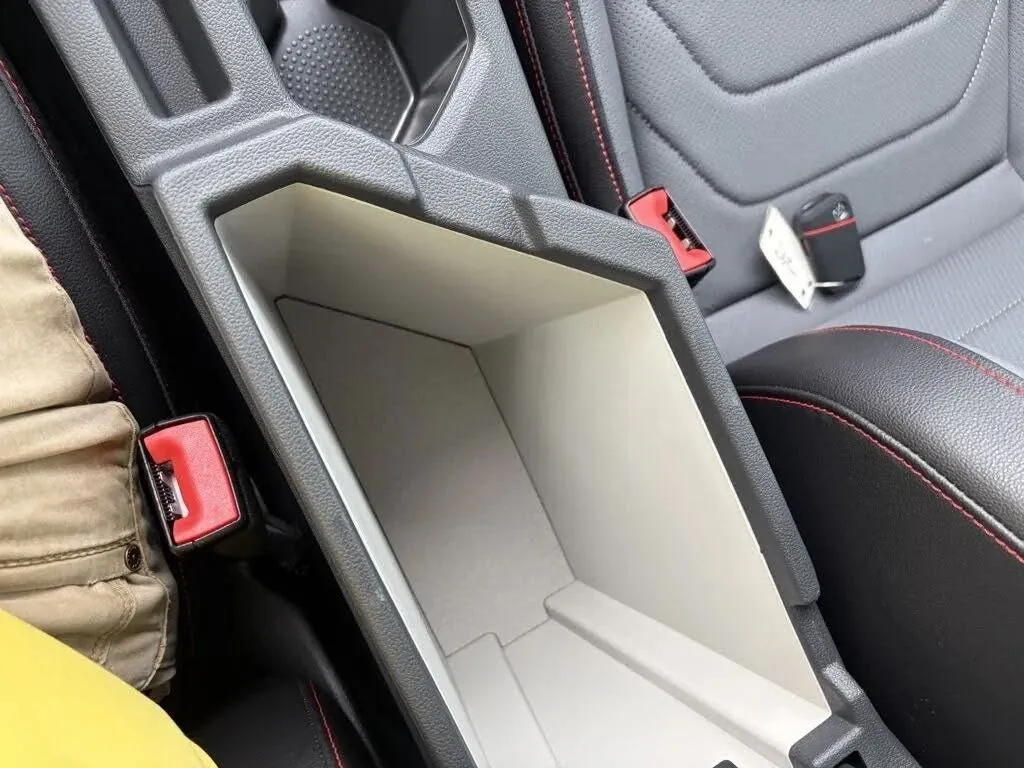 Volkswagen Jetta GLI photo 46