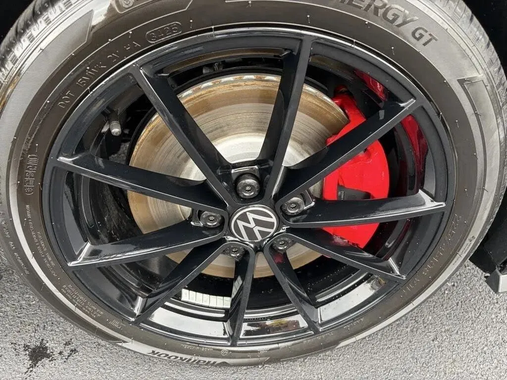Volkswagen Jetta GLI photo 11