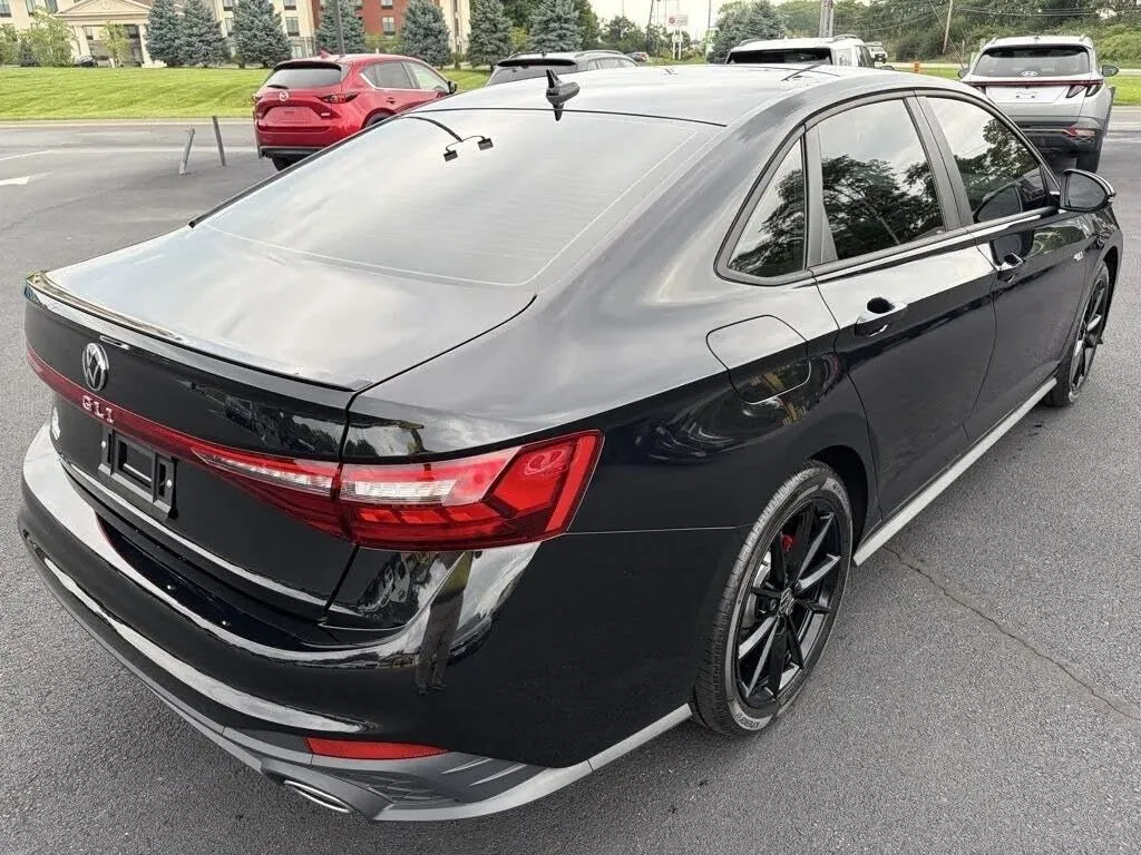 Volkswagen Jetta GLI photo 7