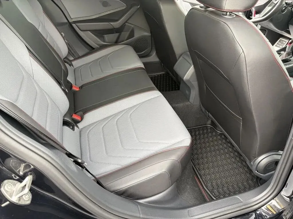 Volkswagen Jetta GLI photo 23