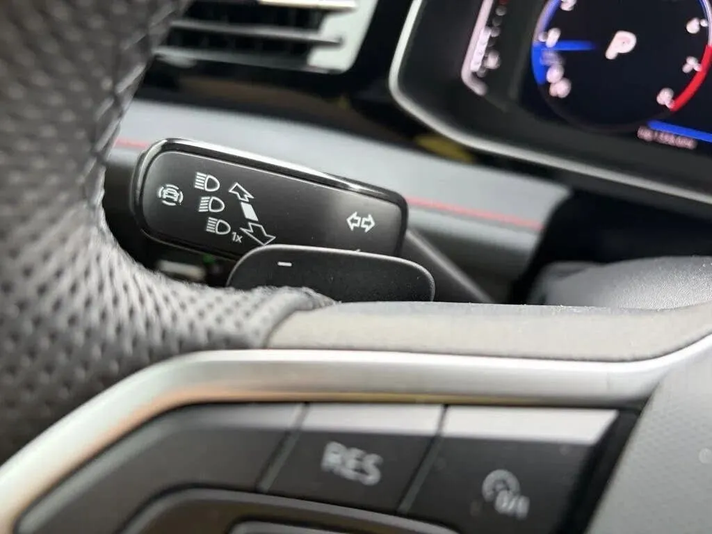 Volkswagen Jetta GLI photo 32