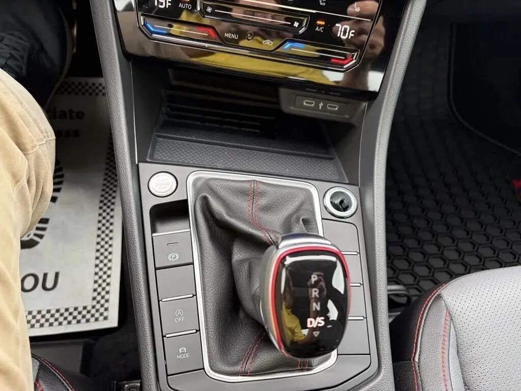 Volkswagen Jetta GLI photo 42