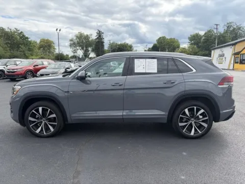 More photos of 2024 Volkswagen Atlas Cross Sport 2.0T SEL Premium R-Line at Lebanon Auto Sales, PA