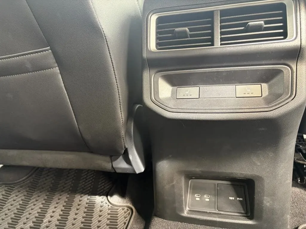 Volkswagen Atlas Cross Sport photo 28