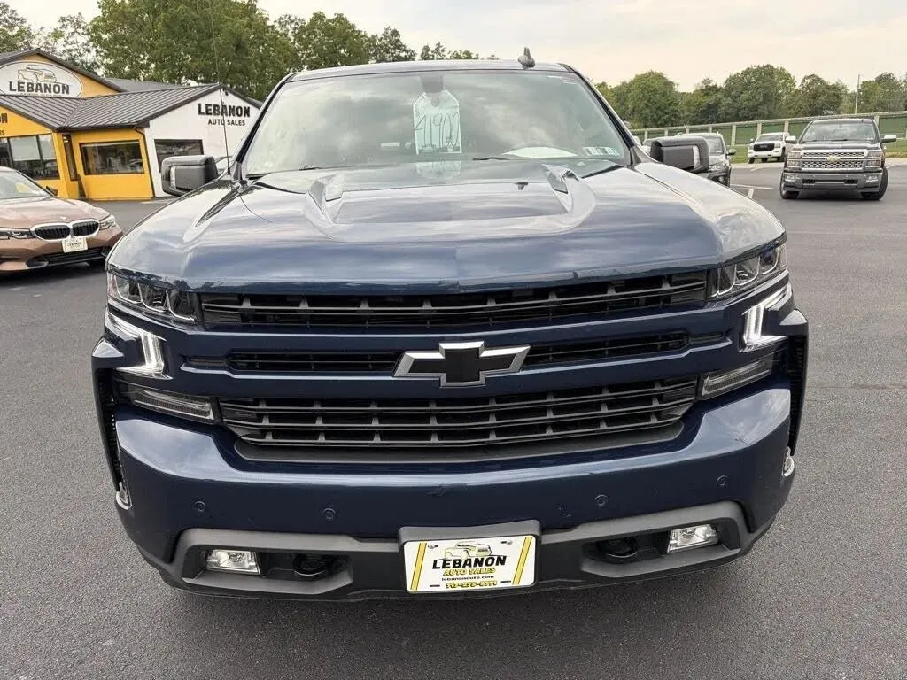 Chevrolet Silverado photo 2