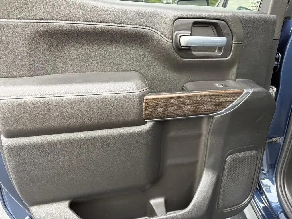 Chevrolet Silverado photo 24