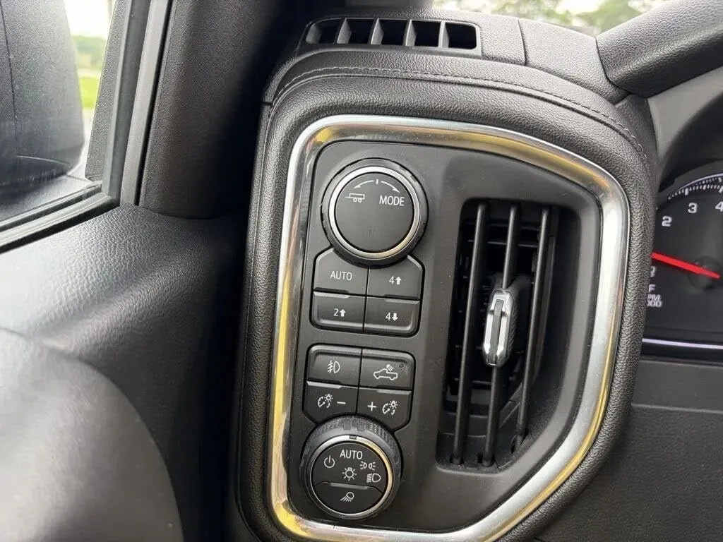 Chevrolet Silverado photo 35