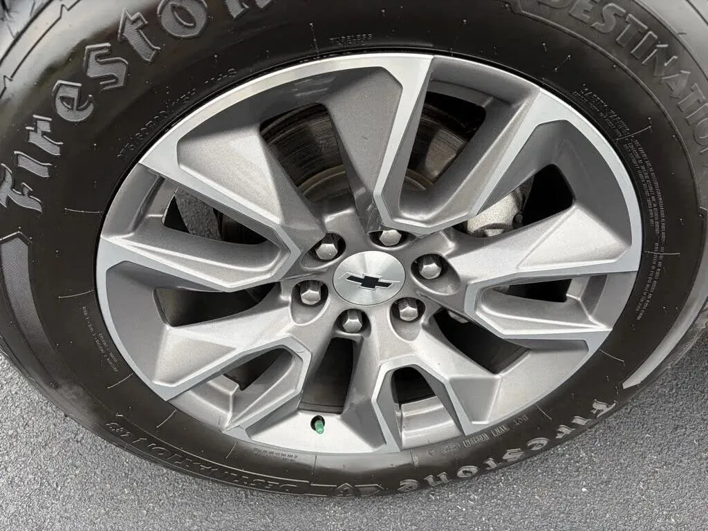 Chevrolet Silverado photo 16