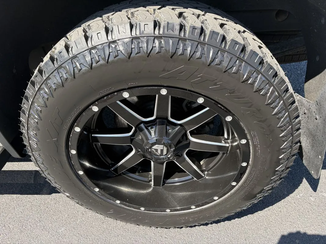 Chevrolet Silverado photo 35