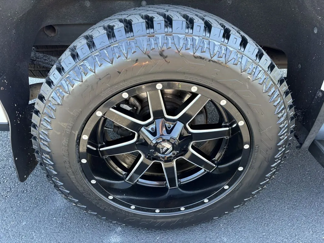 Chevrolet Silverado photo 38
