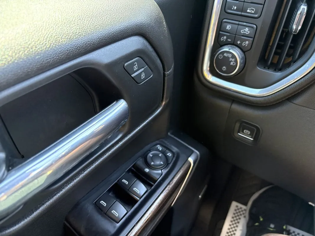 Chevrolet Silverado photo 22