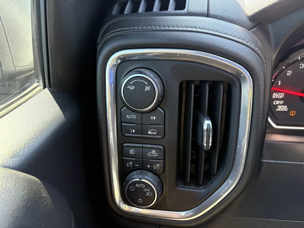 Chevrolet Silverado photo 21