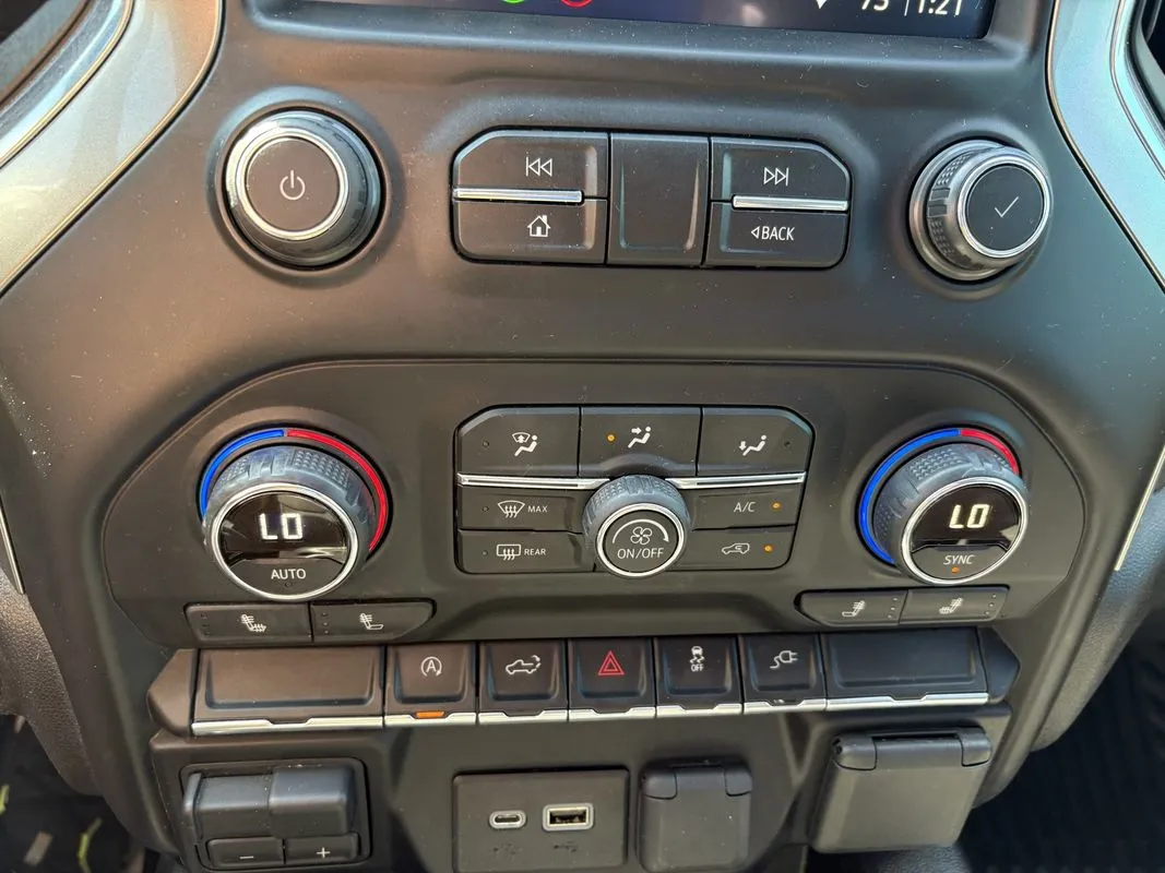 Chevrolet Silverado photo 16