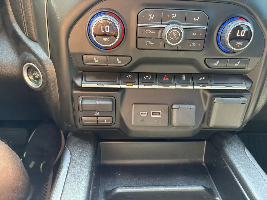 Chevrolet Silverado photo 17