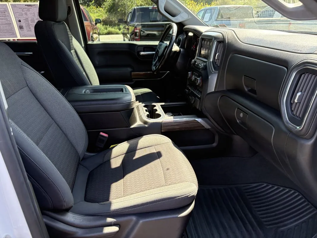 Chevrolet Silverado photo 34