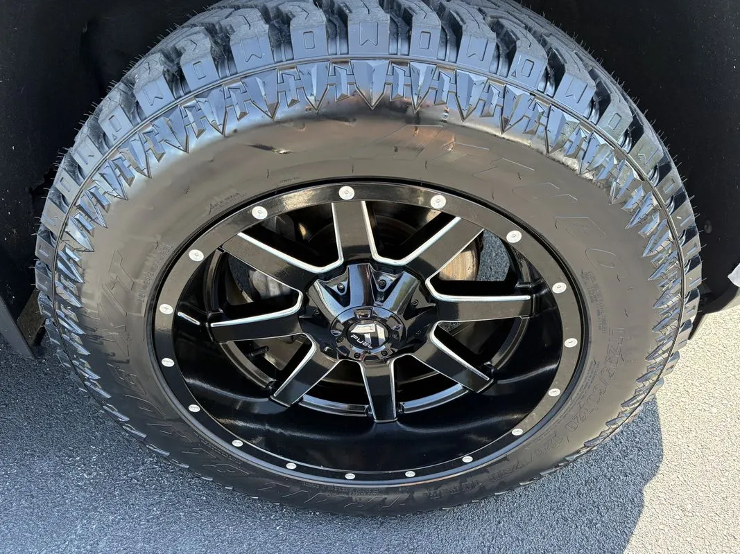 Chevrolet Silverado photo 37