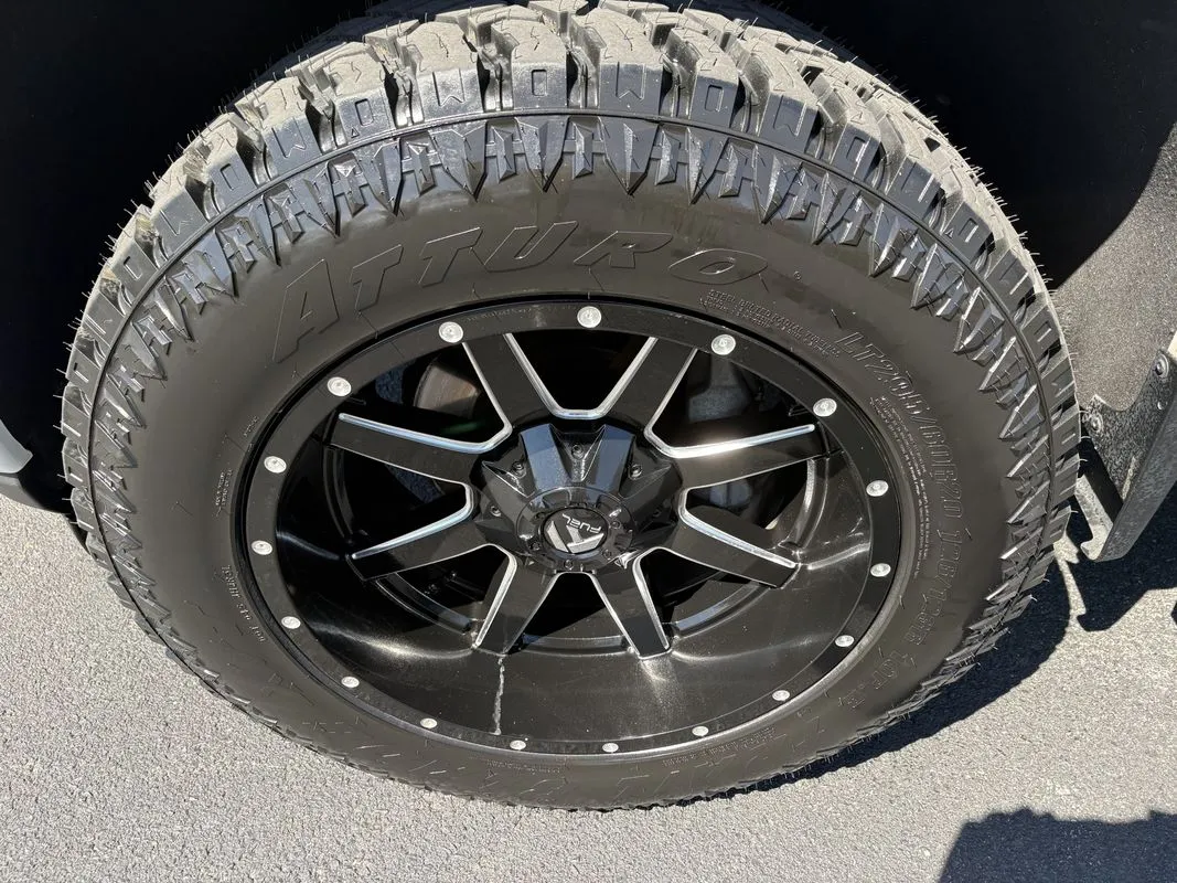 Chevrolet Silverado photo 36