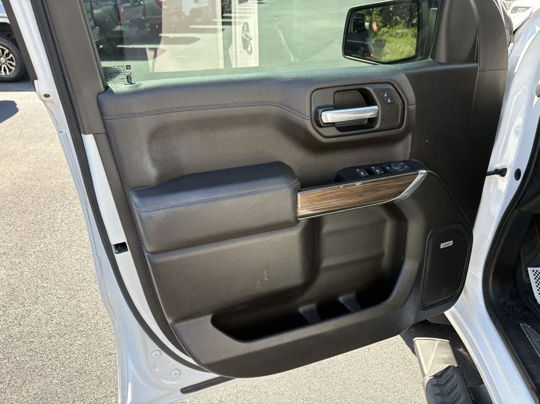 Chevrolet Silverado photo 24