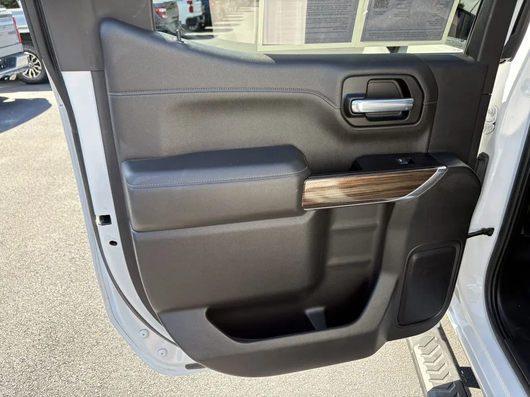 Chevrolet Silverado photo 26