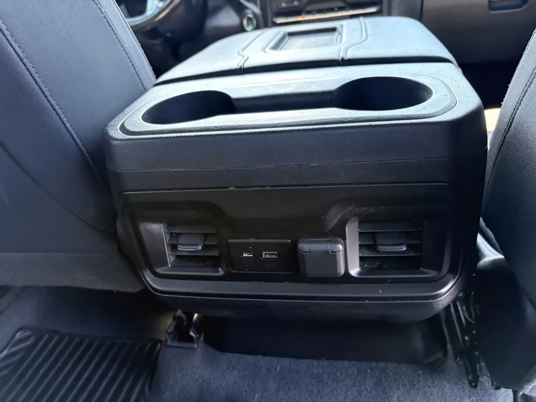 Chevrolet Silverado photo 32
