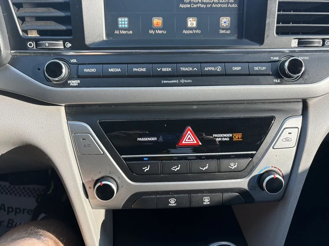 Hyundai Elantra photo 17