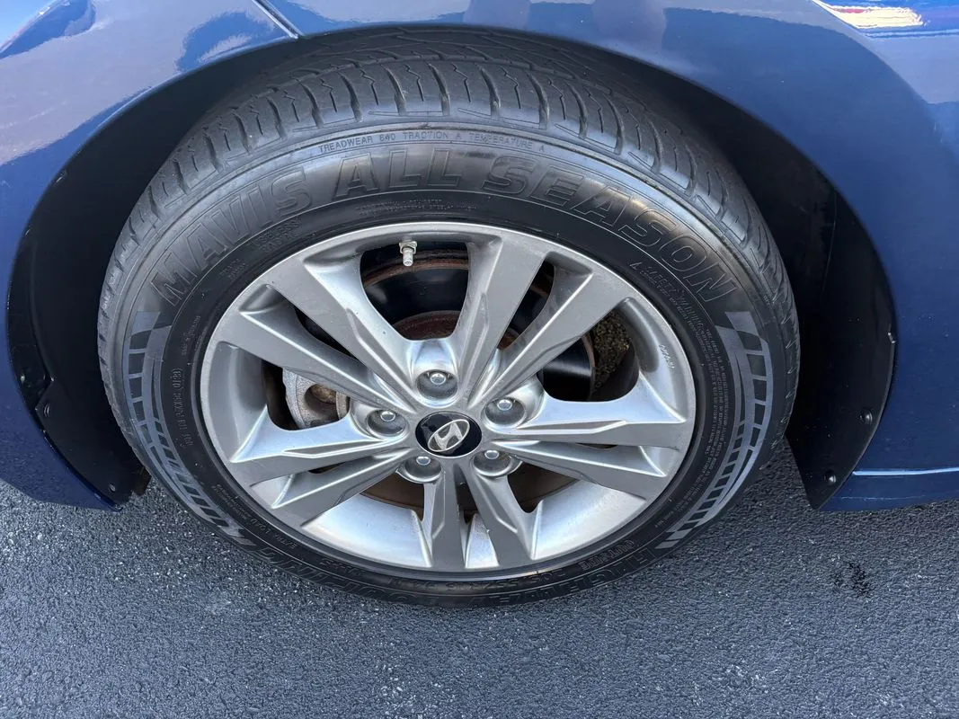 Hyundai Elantra photo 31