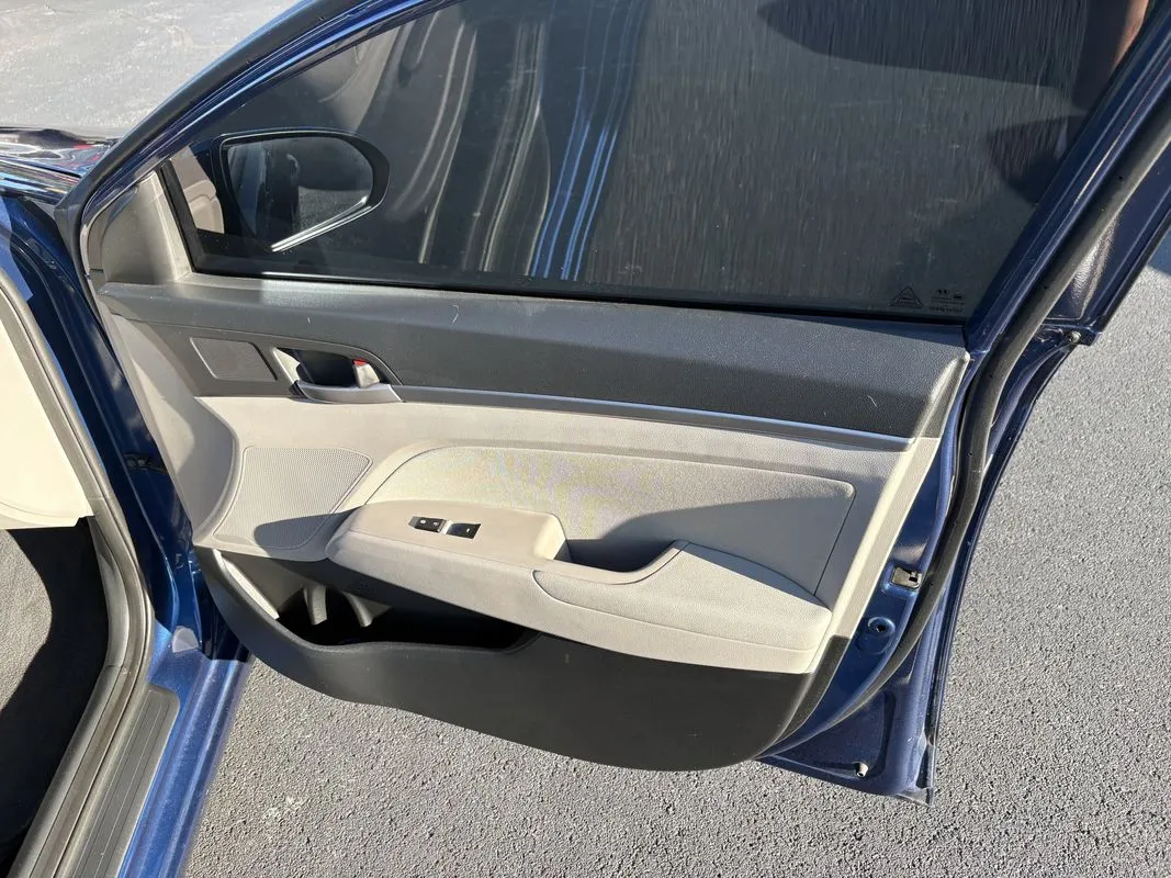 Hyundai Elantra photo 28