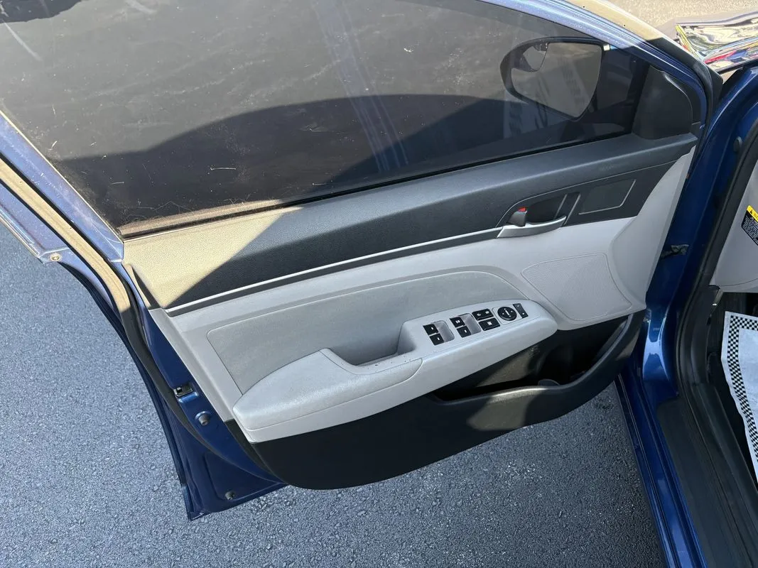 Hyundai Elantra photo 22