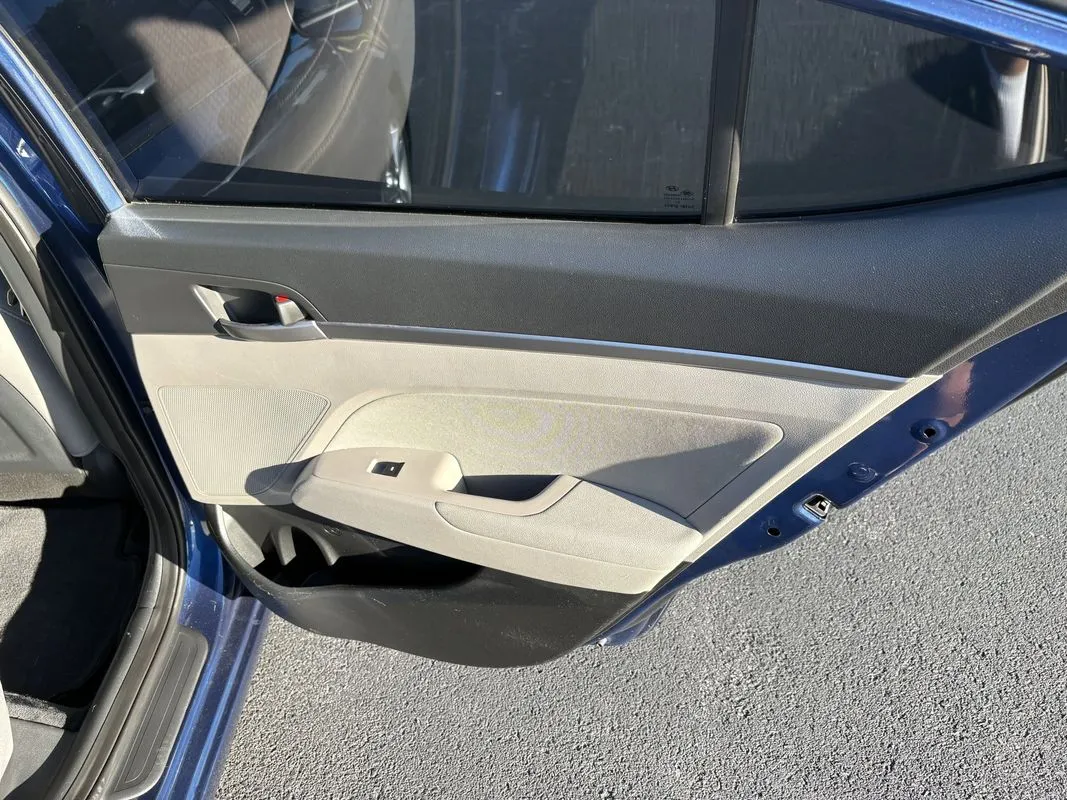 Hyundai Elantra photo 26